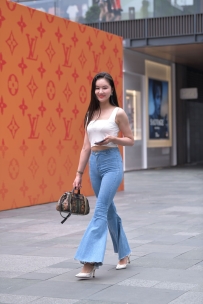 【精选街拍】Vol.3563 喇叭牛仔裤好身材 [122P-2.56GB]