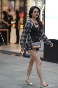 【精选街拍】Vol.3231 黑色热裤美腿凉高 [44P-700MB]