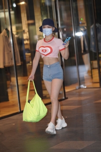 【精选街拍】Vol.3214 蓝色热裤翘臀美胸小蛮腰 [52P+1V-864MB]